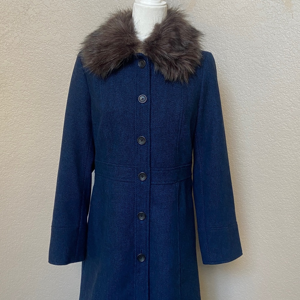 Sale! Elegant Navy Coat with Faux Fur Collar, size S, Banana Republic - Picture 2 of 16